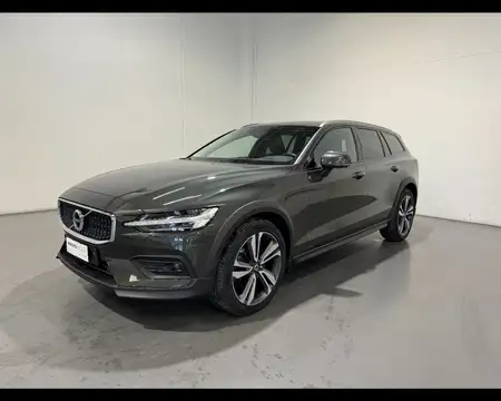 Usata VOLVO V60 Cross Country V60  Cross Country B4 Geartronic Awd Business Pro Elettrica_Diesel