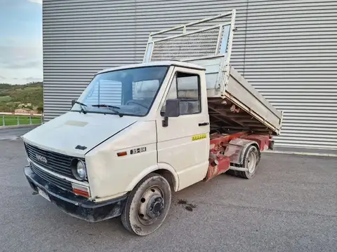 Usata IVECO Daily 35.8 2.5 Diesel Pc Cab. Ribaltabile Trilaterale Diesel